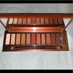 Urban Decay Naked Heat Eyeshadow Palette